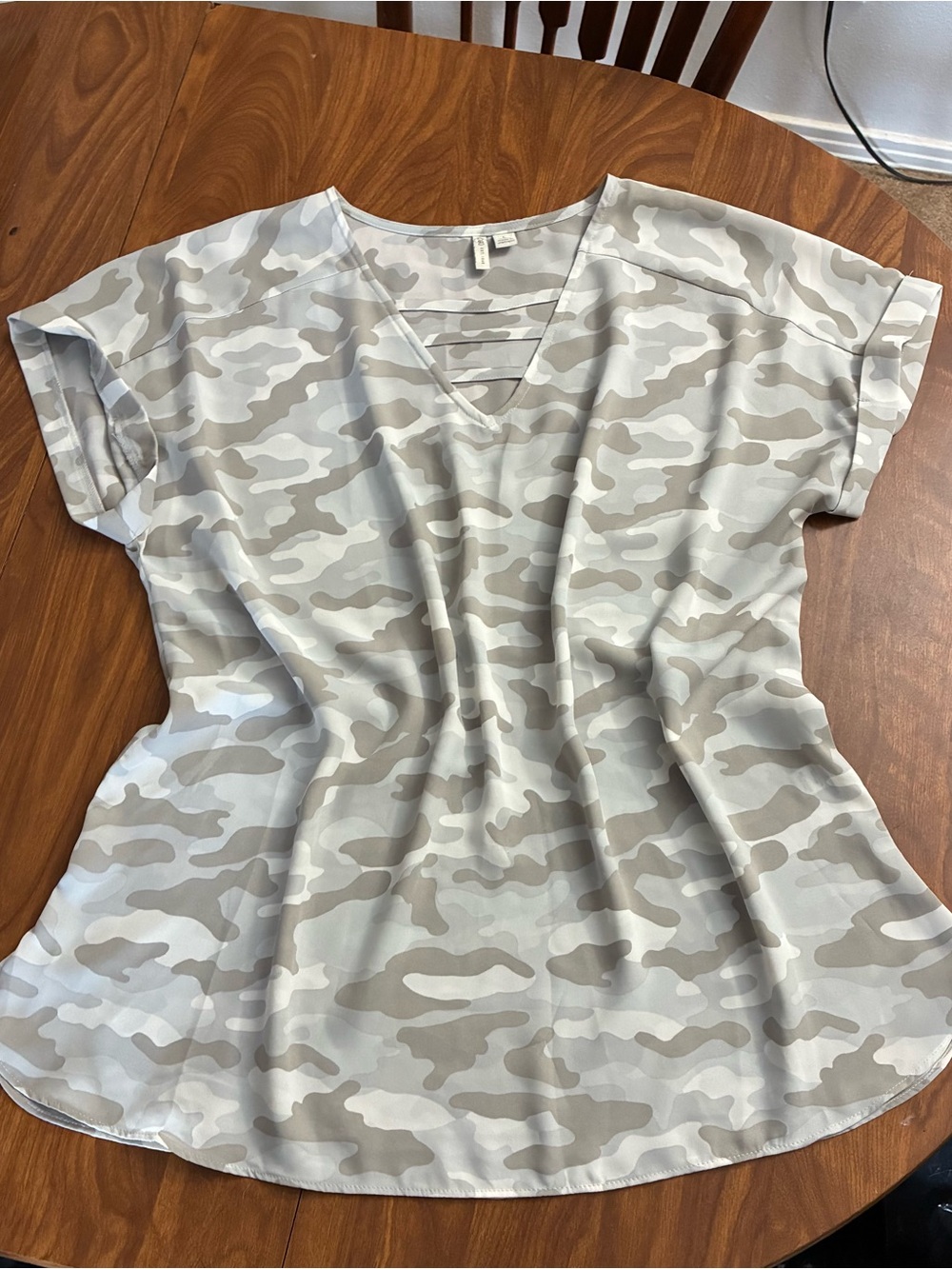 Cato Light Gray Camo V-Neck Short Sleeve Top with Strappy Detail